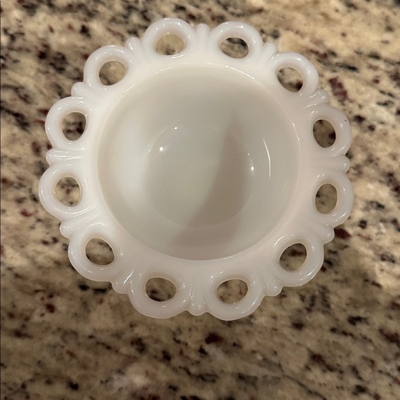 Vintage Lace Edge Milk Glass White Pedestal Footed Compote Dish. - Picture 3 of 4